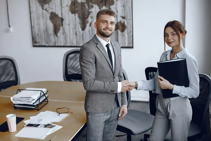 Pentingnya Corporate Lawyer di Surabaya untuk Keamanan Bisnis Anda